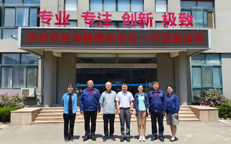 中國工程機械工業(yè)協(xié)會設備管理與維修分會秘書長周馥隆一行蒞臨力克川液壓參觀指導1.jpg